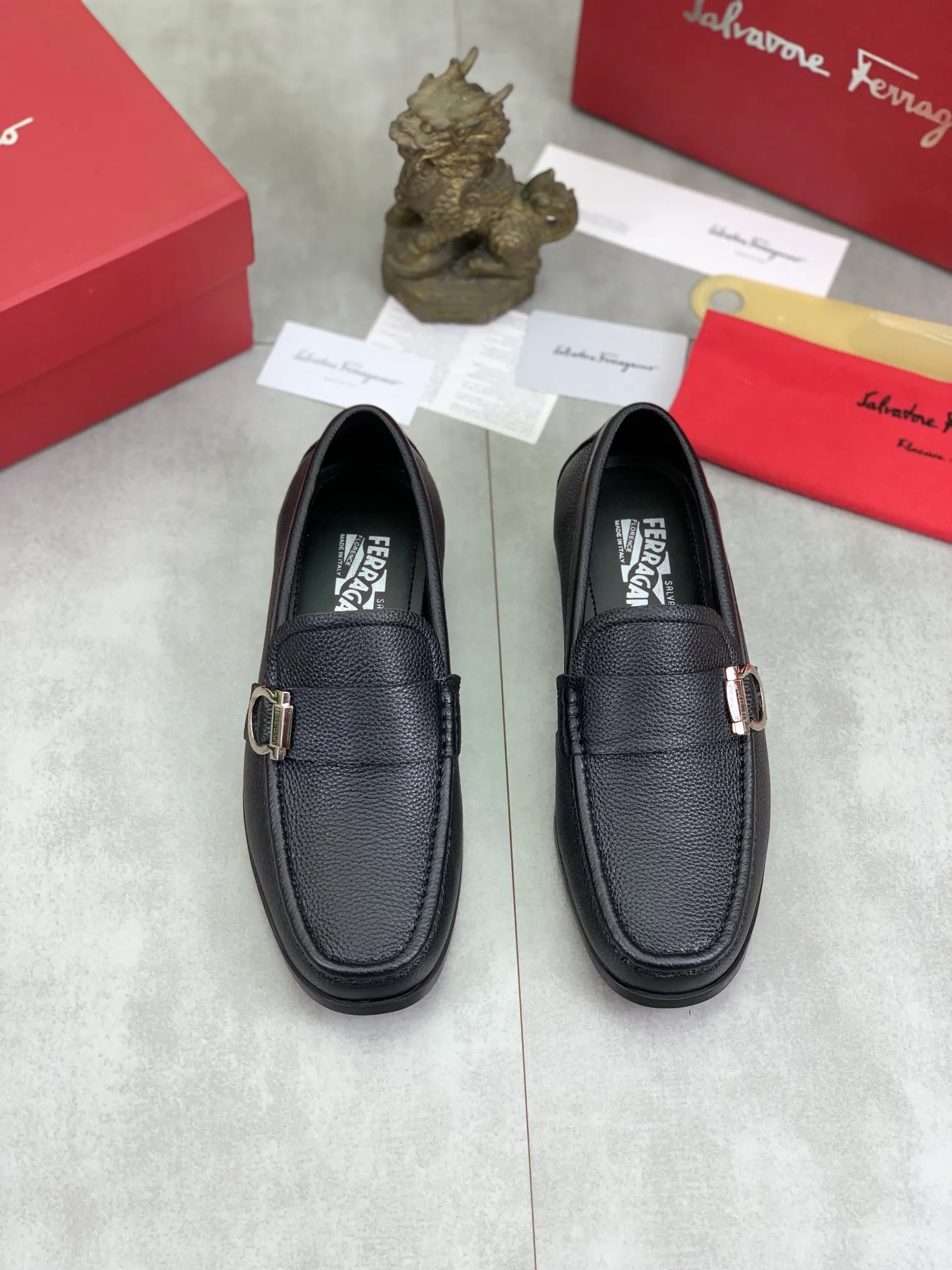 Men's Men's Shoes 💰P460💰[New Style] Water-dyed Niuli 🆘[Salvatore Ferragamo] Ferragamo's latest casual business leather shoes for men! Available at counters simultaneously! The fabric is made of specially imported original calfskin, the lining is made of imported water-dyed cowhide, and the original combination outsole is absolutely luxurious and leads the fashion trend. Matching code: 38-45; 3️⃣ colors available
